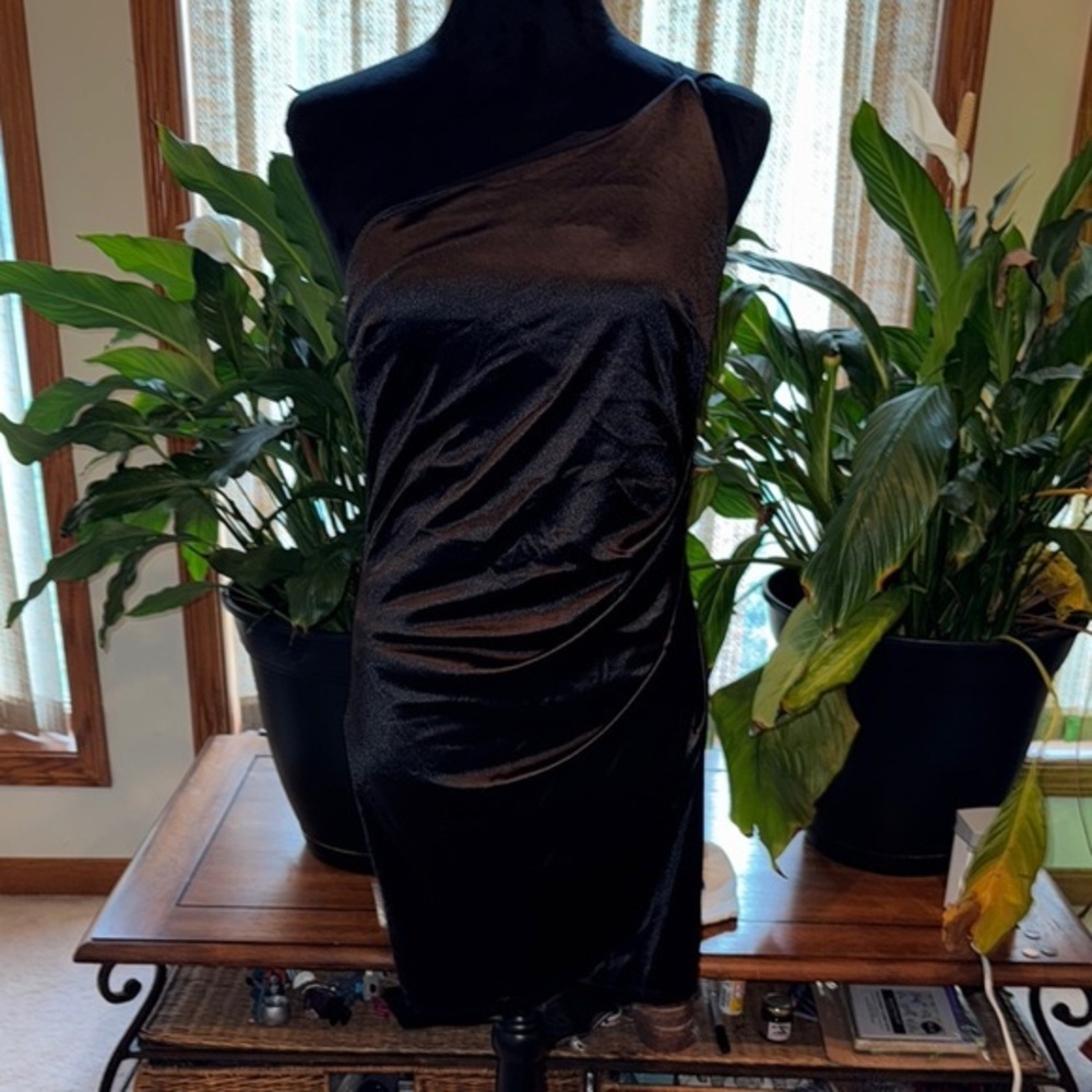 Black One-Shoulder Sheath Dress for Night Out